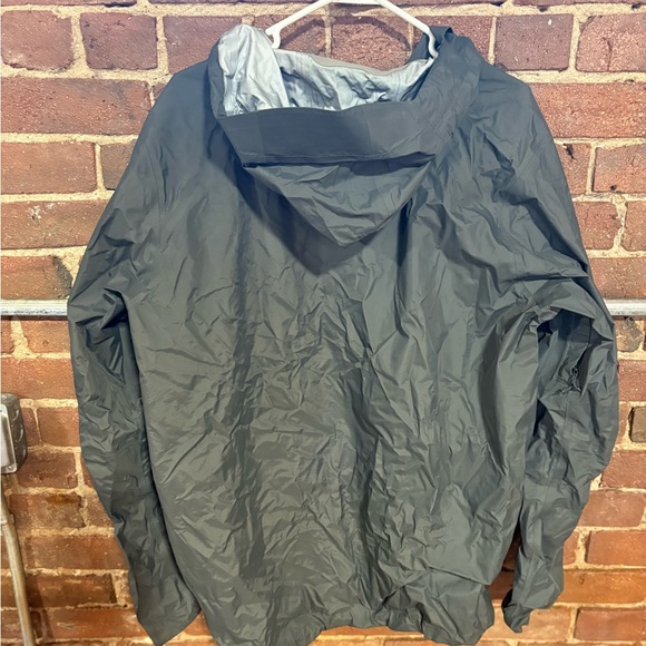 Pre Owned Patagonia Torrentshell Rain Jacket Size LG - Picture 2 of 13